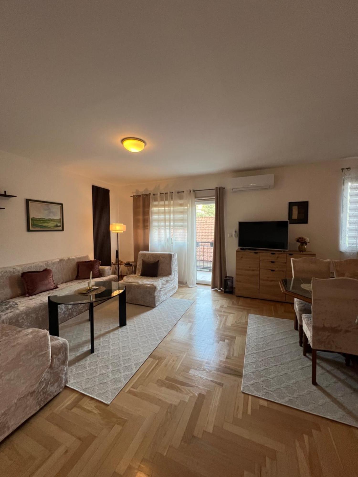 Alic Apartment *